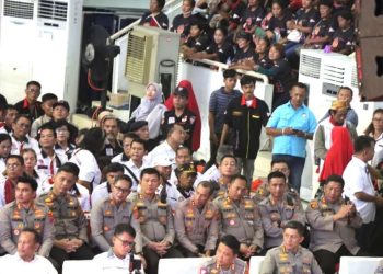 Teks photo.
Wakapolri sapa warga Sumut, Kombes
Kapolrestabes Medan ikut kawal dan hadiri bakti sosial kebangsaan di Gedung Unimed, Kamis (21/9/2023).