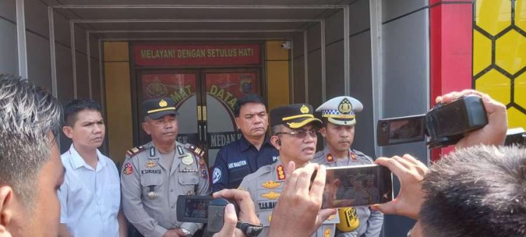 Teks photo. 
Serang Polisi, dua pemuda diamankan Unit URC Polrestabes dan Polsek Medan Kota, Rabu (12/6/2024).