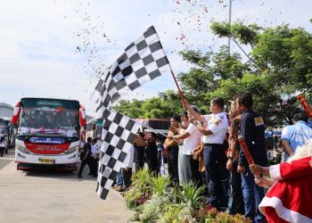 FOTO

Pemerintah Provinsi (Pemrpvo) Sumatera Utara (Sumut) melepas keberangkatan 1.200 peserta Mudik Gratis Natal dan Tahun Baru (Nataru) 2024/2025. Acara berlangsung di Terminal Amplas, Jalan Panglima Denai, Medan, Sabtu (21/12). (DISKOMINFO SUMUT/Dokumen)